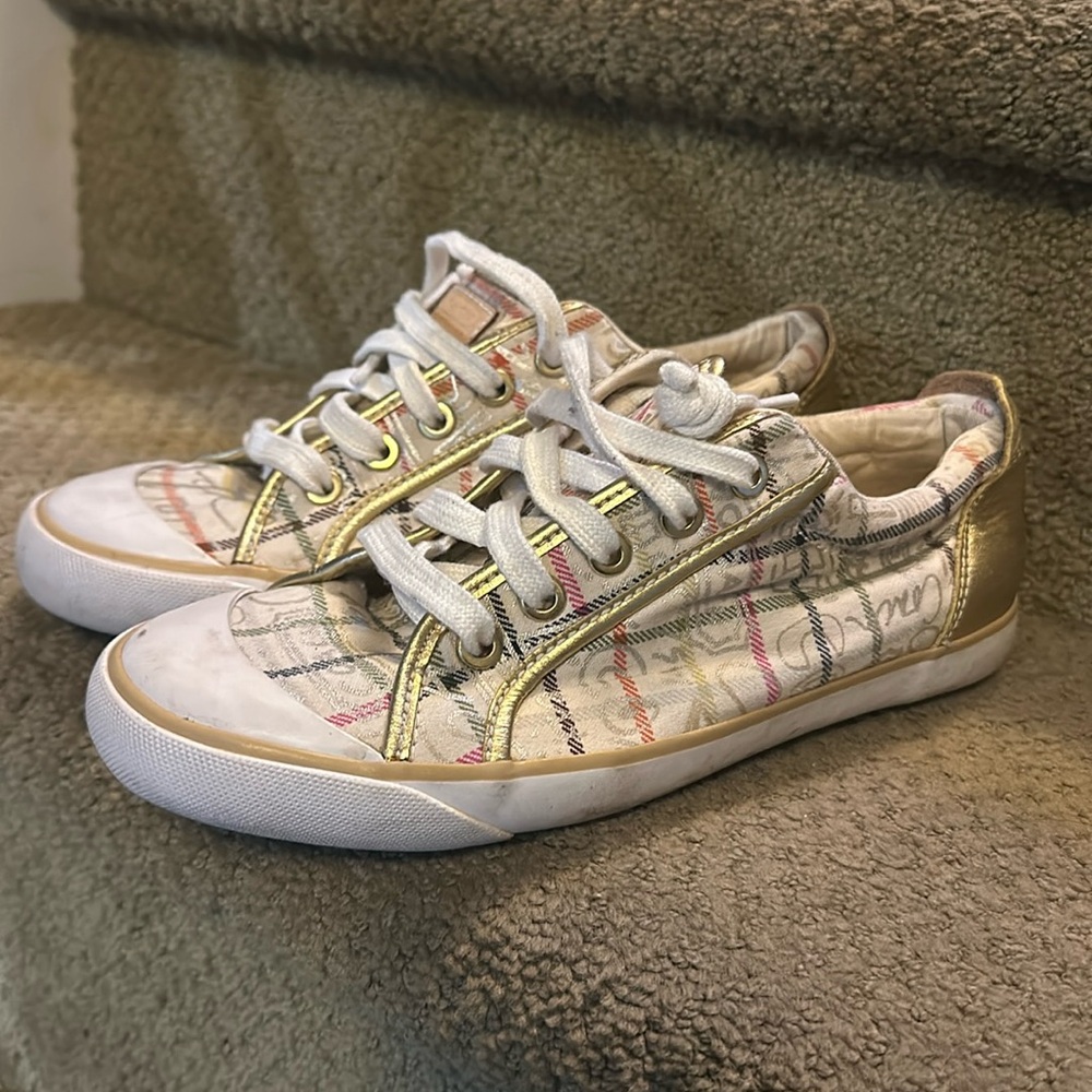 Women’s Barrett sneakers size 8b great used condition